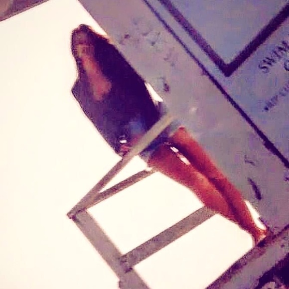 Meet your Posher, Suzi/ POSHMARK Ambassador/ Top 10% SELLER - Picture 9 of 16